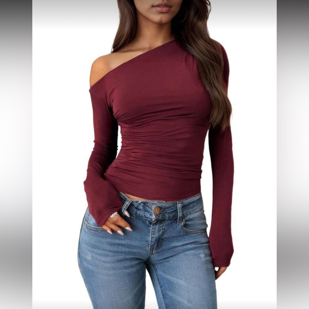 Asymmetrical Shoulder Ruched Cropped Top